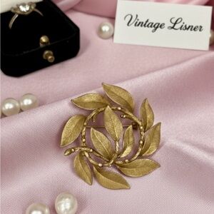 Vintage Lisner Brushed Gold Laurel Leaf Wreath Brooch